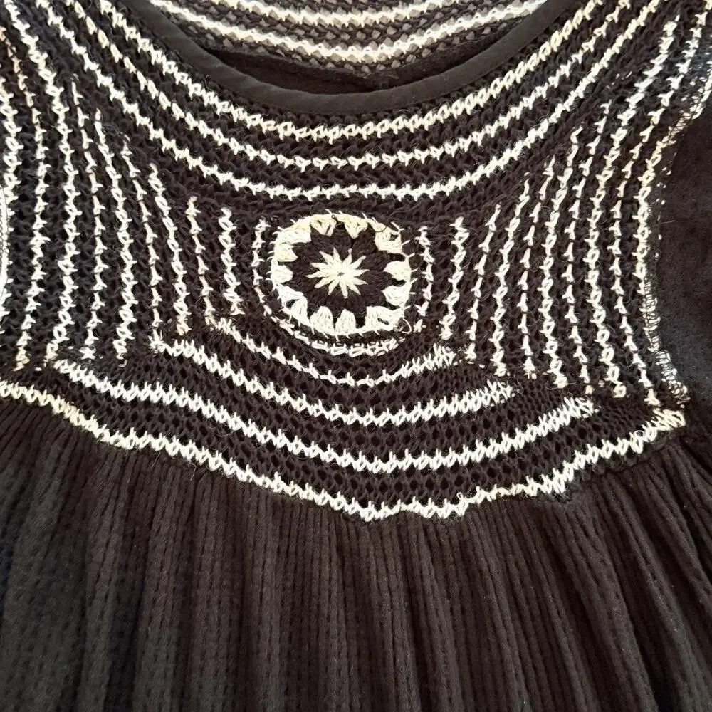 Free People Soul Mate Knit Crochet Black Long Sleeve Top Flare Cuff Size Medium
